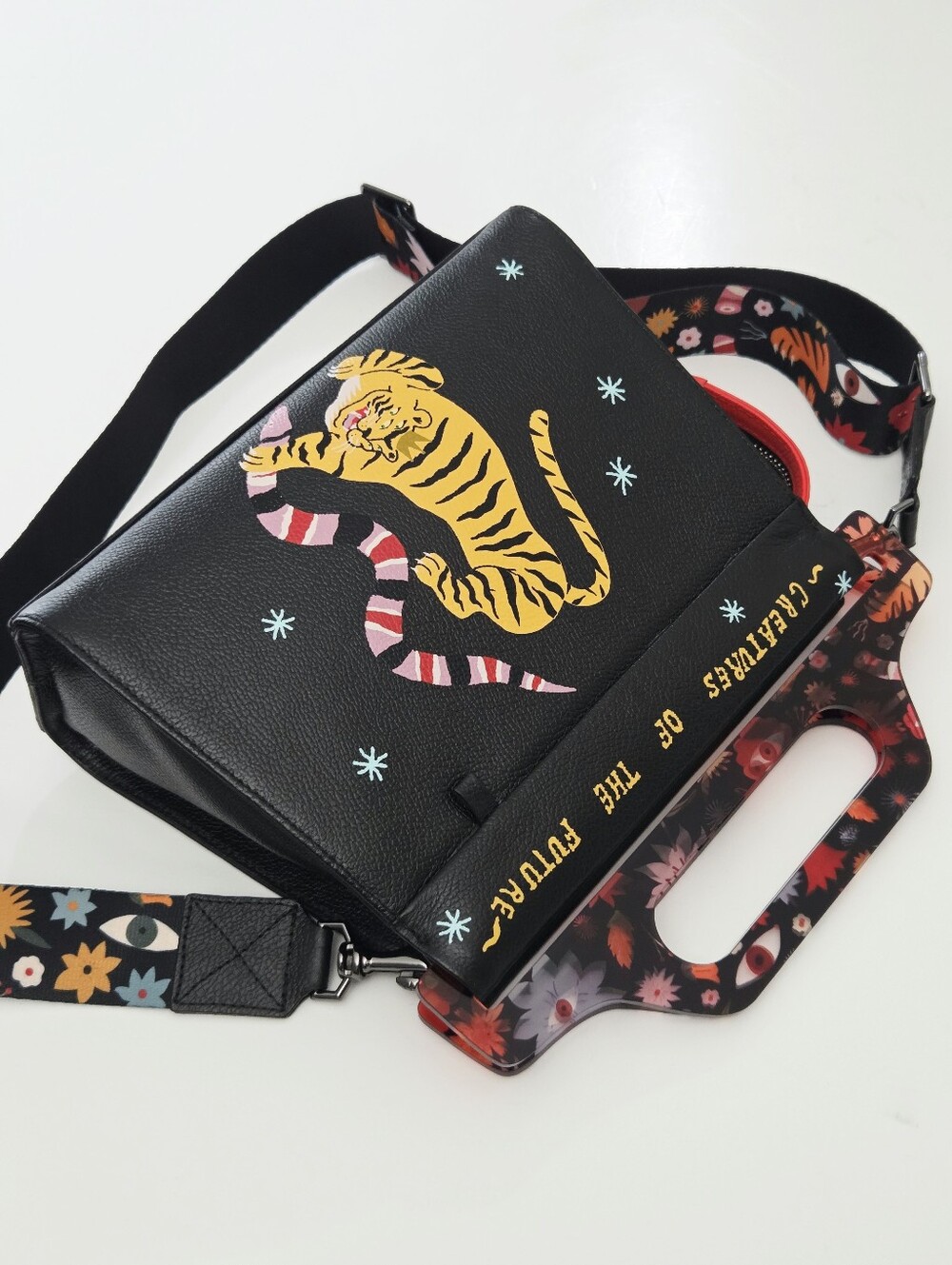 MIN & MON VALI LEATHER CROSSBODY BAG PLASTIC HANDLE - TIGER AND SNAKE PRINT - Picture 7 of 13